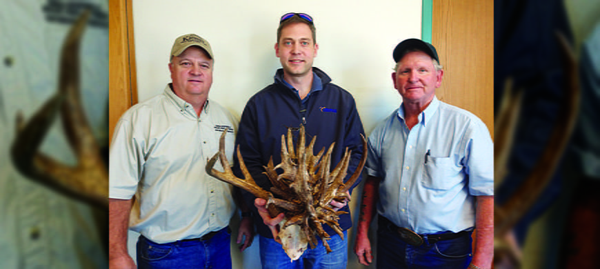 Kansas Bowhunter Takes World-Class Whitetail